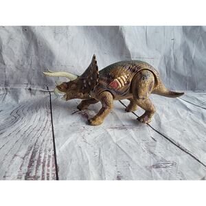 Jurassic Park Triceratops Dinosaur Figure JP3 vtg 2000 Hasbro Tested Works